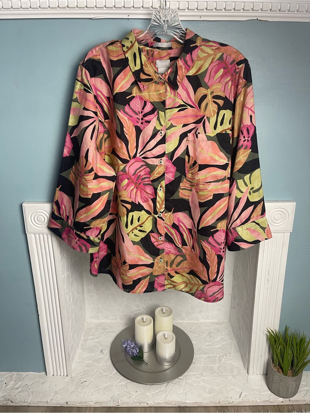 Chico's 100% Linen No Iron Pink, Green & Black Tropical Leaf Button-Down Shirt
